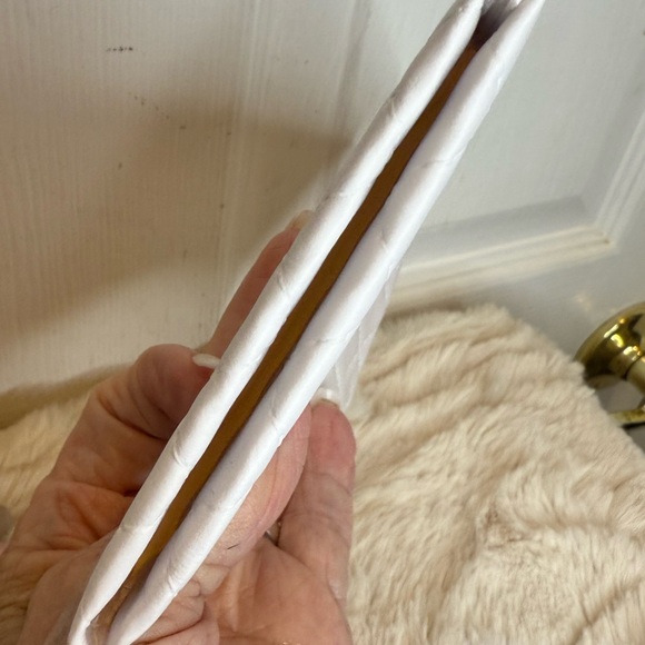 QUILTED FAUX LEATHER EYE GLASS CASE WHITE - Picture 7 of 7